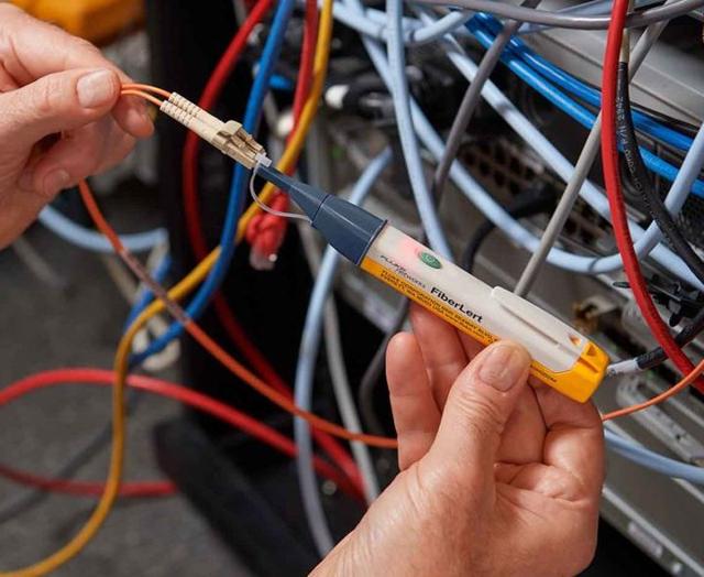 Fluke Networks FiberLert Live Fiber Detector